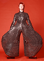 PEN/TOKYO: "David Bowie Dressed by Kansai Yamamoto" (1973) | MAGAZINE
